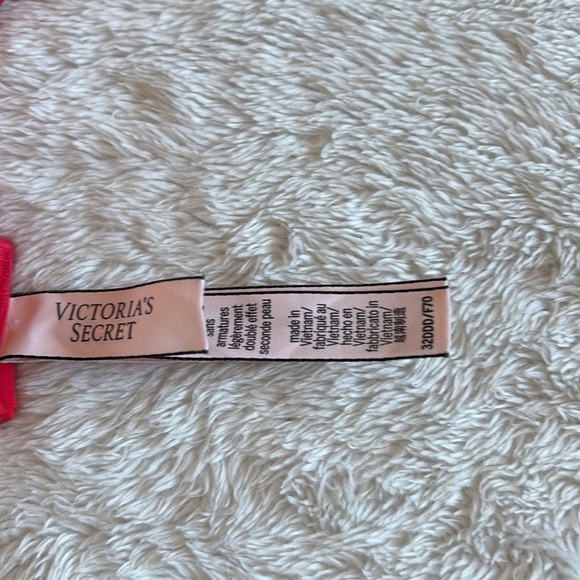 Victoria’s Secret red T-shirt Lightly Lined Wireless Bra 32DD Flawed - Picture 5 of 6